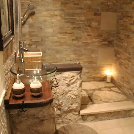 Oda ve Kahvaltı Antica Corte Del Castello 3*